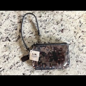 COACH Occasion Sequin Wristlet. NWT. SILVER/GUNMETAL